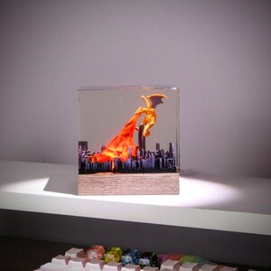 CHARIZARD POKEMON Epoxy lamp Aangepaste Pokemon Hars Lamp Hars Nachtlampje, Hars Hout Kunst Lamp, Aangepaste Diorama voor Pokemon Geschenken afbeelding 2