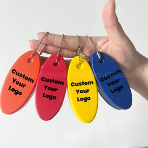 Benutzerdefinierte PU schwimmende Schlüsselbund, personalisiertes Angeln Strandgeschenk, Camping Segelboot Pool Logo oval schwimmende Anhänger Umhängetasche, Geschenk zum Vatertag