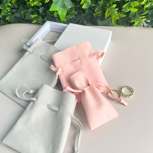 Niestandardowe 100 sztuk 8*9 cm Biżuteria Kosmetyki Torba ze Ściągaczem, Mała Torebka, Torebka Na Prezenty Świąteczne, Wysokiej Jakości Naszyjnik Pierścień Bransoletka Miękka Torebka Z Mikrofibry