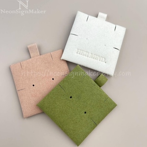 100 stuks 6*6 cm microvezel sieradenzakje kettingsieraden insteekkaart, oorbellen verpakking zakje met logo, cadeaus voor haar