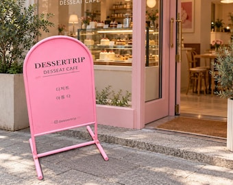 Individuell gestaltetes Gehwegschild, Ladenfrontschild für Boutique-Cafés mit Logo