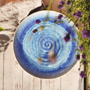 Speiseteller-Set aus Keramik mit handgefertigtem Spiraldekor in blau 27cm I Set für 2 Personen Bild 1