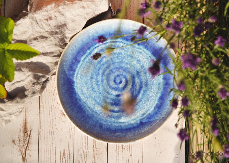 Speiseteller-Set aus Keramik mit handgefertigtem Spiraldekor in blau 27cm I Set für 2 Personen Bild 1