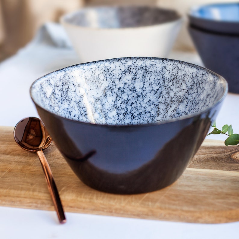 Ceramic ramen bowls in black/white 1000ml 2 bowls image 1