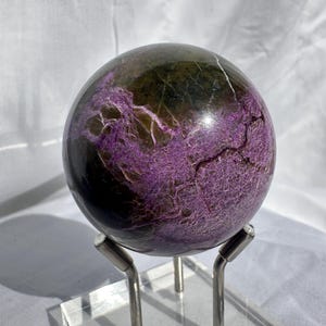Atlantisite stichtite sphere