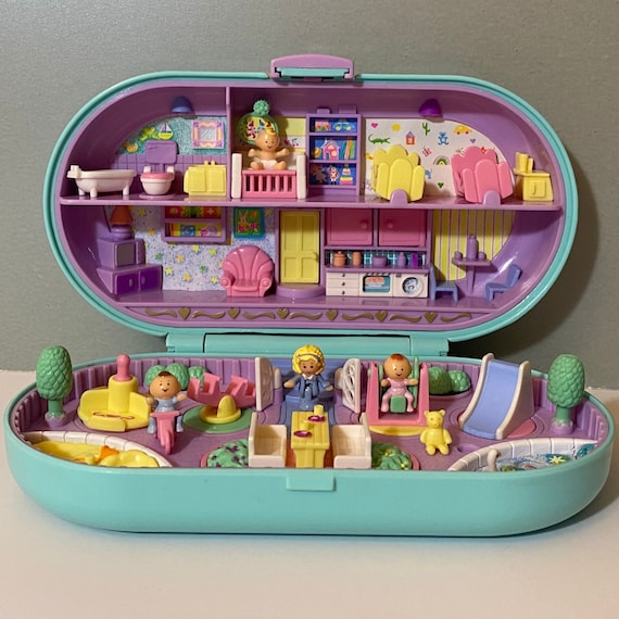 babysitting - Polly Pocket Bluebird (vintage)