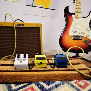 Handmade Oak Pedalboard: Hexagon Plywood Pattern, Guitar Effects