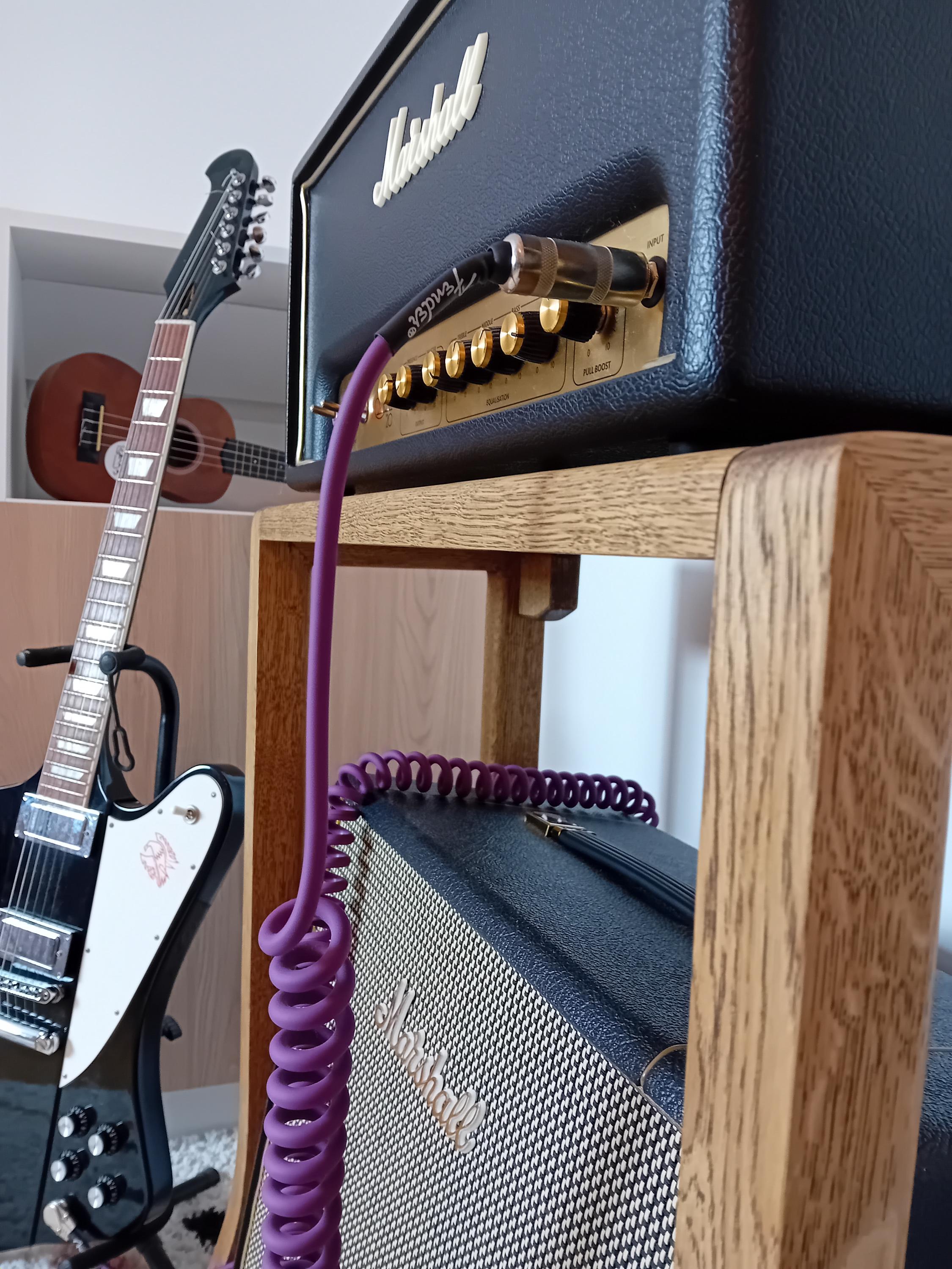 ハンドメイドオーク無垢材アングルギターアンプスタンド：ウォルナット