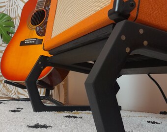 黒染めデラックスアンプスタンド：手作りの角度付き無垢材ギターアンプ