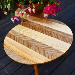 Mesa de centro de madeira compensada feita à mão: design moderno escandinavo de meados do século