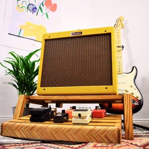 Handcrafted Guitar Amp Stand with Pedalboard - Natural Oak and Plywood Pattern Detail