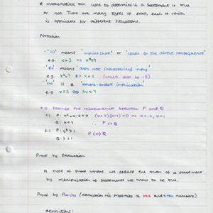 以下が含まれることがあります： 数学における証明の概念を説明した、罫線入りの紙に手書きされたノート。ノートには、演繹による証明やパリティによる証明など、さまざまな種類の証明が定義されています。ノートには、各種類の証明の使用方法の例も含まれています。