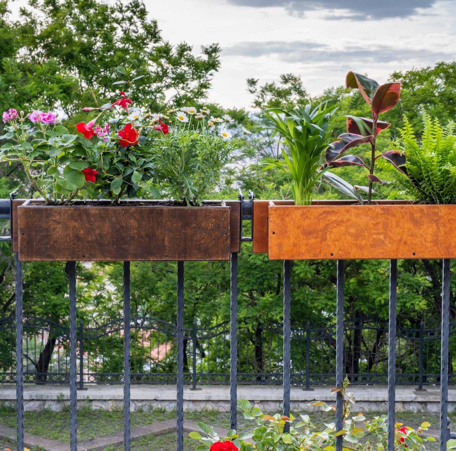 Balcony Railing Planter Box, Apartment Garden Hanging Rail Stand ...