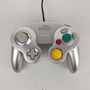 New Silver Replica Controller - GameCube / Wii