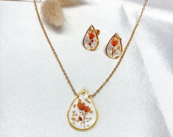 Necklace + Gold Earrings in the shape of a water drop in Stainless Steel, Resin & Orange Dried Flowers