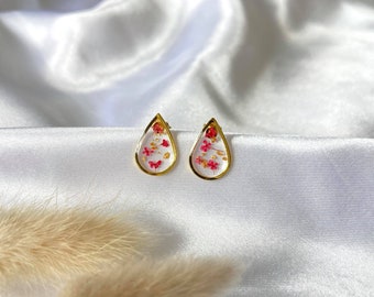Gold Earrings in the shape of a drop of water in Stainless Steel, Resin & Pink Dried Flowers