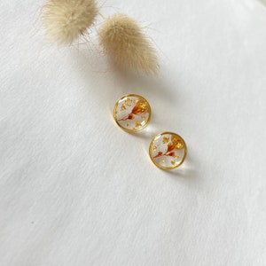 Gold Earrings in the shape of a Circle in Stainless Steel, Resin & Orange Dried Flowers