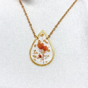 Necklace Gold Earrings in the shape of a water drop in Stainless Steel, Resin & Orange Dried Flowers image 4