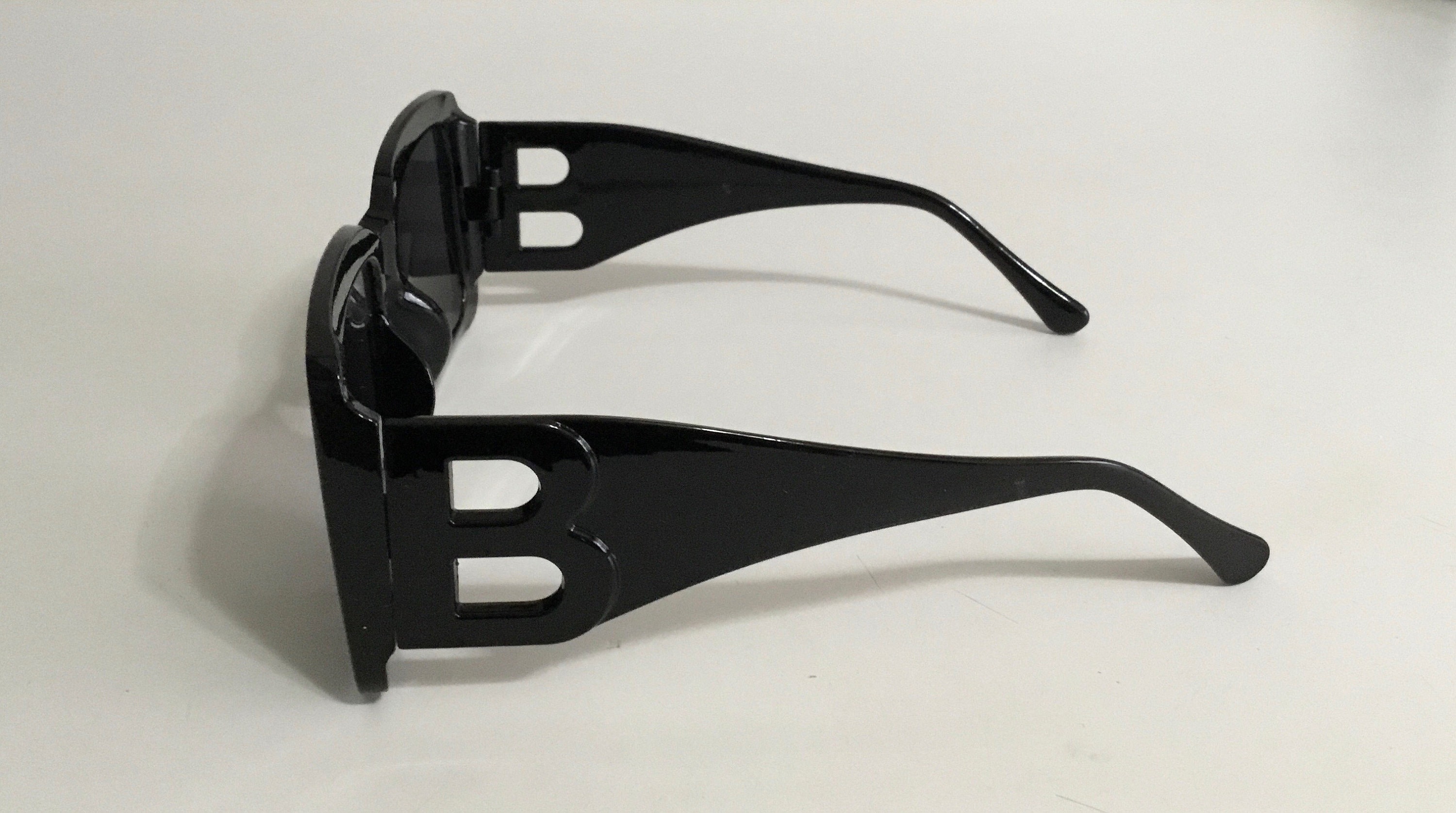 burberry triangle sunglasses