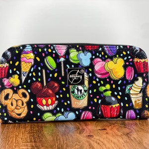 Cartera de mujer - Cartera con aperitivos de parque temático - Cartera grande - Cartera hecha a mano - Ranura para 12 tarjetas - Bolso geek - BackStitch