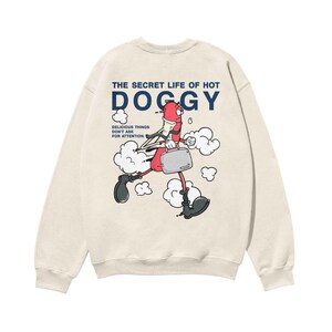 ホットドギーの秘密の生活 スウェットシャツ - 面白い映画のパロディ プルオーバー - オーガニックコットン - 映画愛好家への心地よくてスタイリッシュなギフト