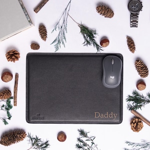 Vatertagsgeschenk für Papa, personalisierte Echtleder-Mausunterlage, benutzerdefinierte braune Mausmatte, personalisierte hellbraune Leder-Mausunterlage, Schreibtischunterlage
