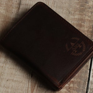 Portefeuille à trois volets pour homme gravé monogramme personnalisé, portefeuille personnalisé en cuir véritable marron, cadeau personnalisé pour petit ami, mari, papa