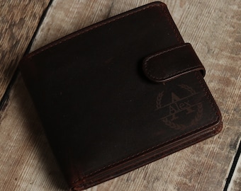 Monogramme personnalisé personnalisé gravé portefeuille à deux volets en cuir marron pour homme, portefeuille personnalisé marron gras, cadeau pour petit ami, cadeau pour lui, papa