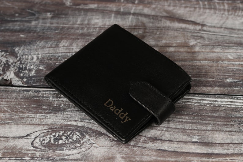 Father's Day Gift, Personalised Men's Wallet, Genuine Soft Black Leather Wallet, Personalized Engraved Gift for him, Boyfriend, Husband, Dad imagem 3