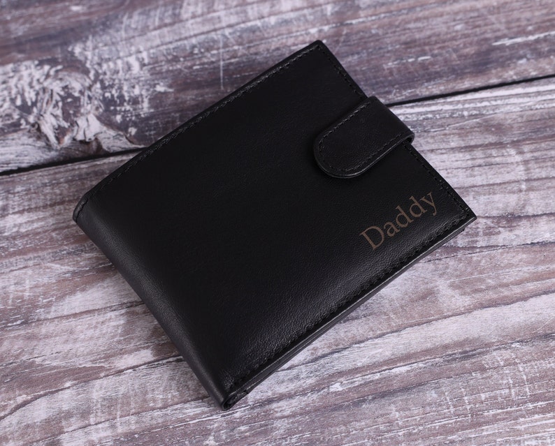 Portefeuille gravé pour homme personnalisé, véritable portefeuille en cuir souple noir, cadeau personnalisé pour lui, petit ami, mari, papa, cadeau de fête des pères image 9