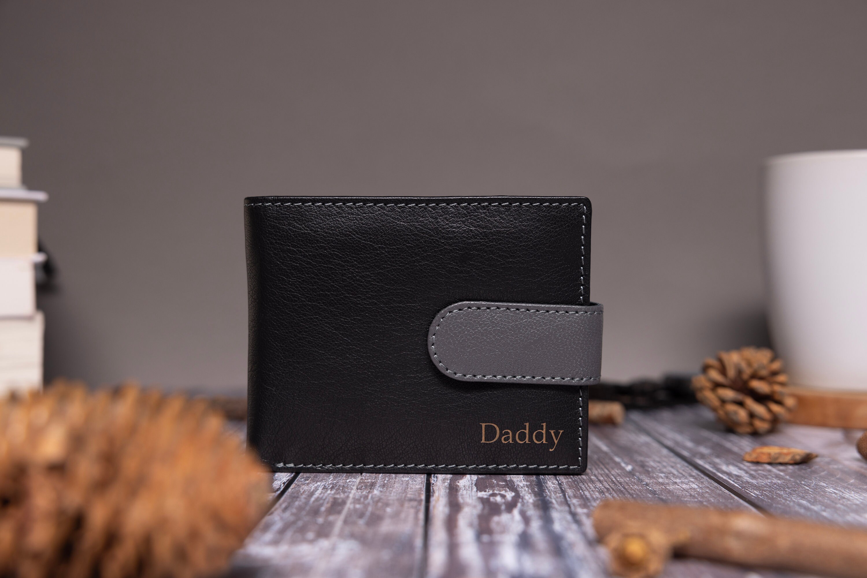 Portafoglio da uomo con blocco RFID personalizzato - Portafogli con incisione con nome personalizzato - Regalo per papà, fidanzato o marito - Viene fornito in un'elegante confezione regalo, Marrone