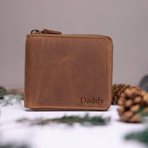 Prezent na Dzień Ojca, Spersonalizowany męski portfel z zapięciem na zamek, rustykalny, brązowy, skórzany, grawerowany prezent dla taty, dla niego, chłopaka, męża, dziadka
