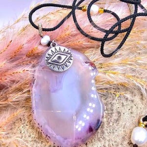 Collana con ciondolo a forma di fetta di agata viola • Amuleto occhio di Allah • Cristallo di protezione