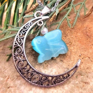 Beautiful Hanging Cat Eye Stone Rabbit With Moon Pendant Necklace