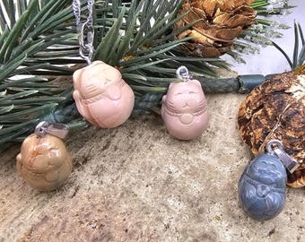 Selection Of Nature Alashan Agate Hand Carved Lucky Cat Pendant Necklace