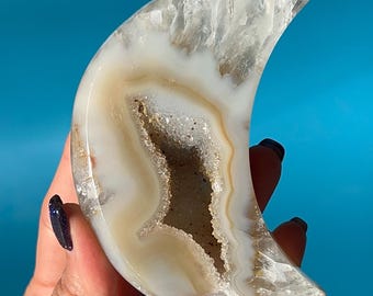 Druzy Agate Crystal Moon Carving #09