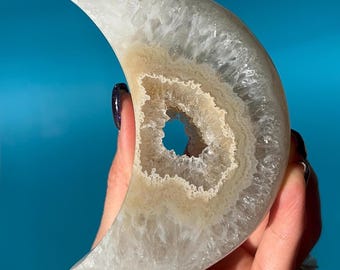 Druzy Agate Crystal Moon Carving #08