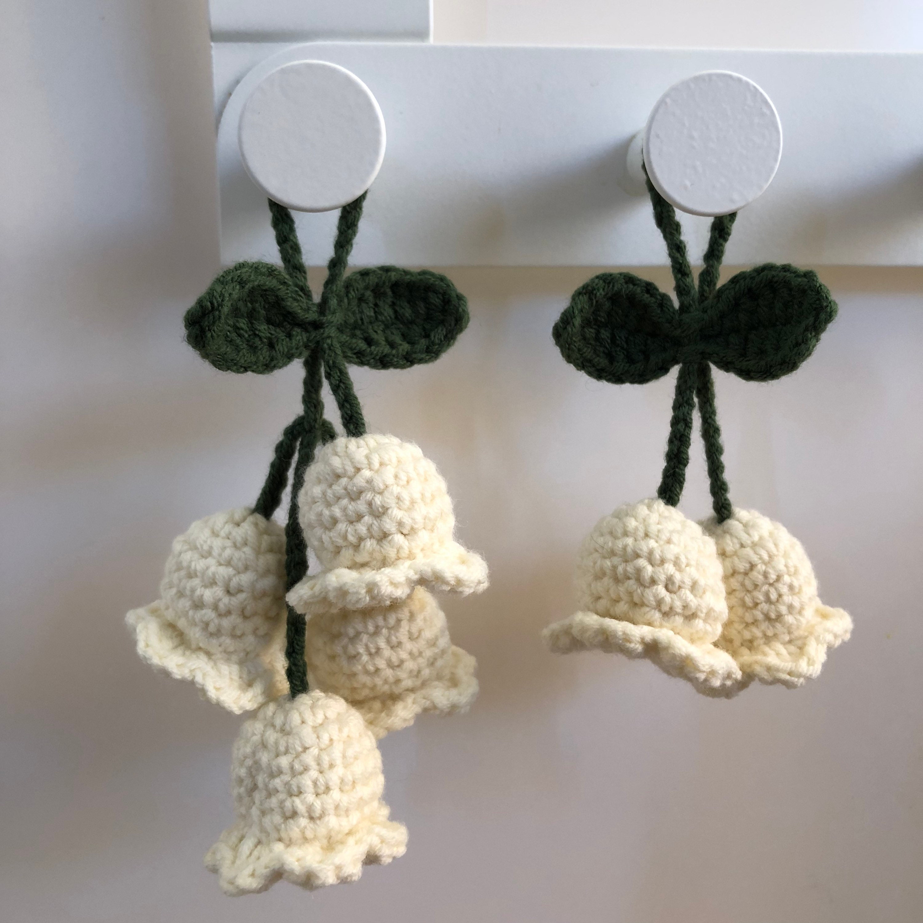UBUTERFLY Crochet Lily of The Valley Flowers Keychain May Birth Flowers Car Mirror Hanging Decor Keyring Key