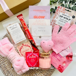 New Mum Self Care Gift Box: Silver Heart Bracelet, Spa Set