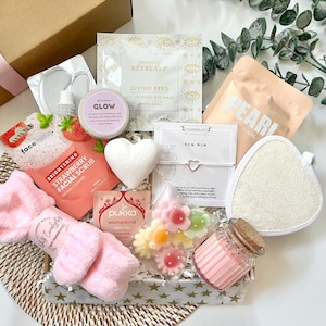 New Mum Spa Gift Box: Pregnancy Self-Care Set with Lavender & Rose, a Bracelet With Poem