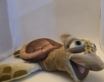 Disney Store Finding Nemo Crush Turtle Plush puppet sound effects clean 2003