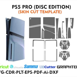 Puede incluir: Una plantilla de corte de piel PS5 Pro Disc Edition gris claro. La imagen muestra los recortes de piel de la consola y el mando. El texto en la parte superior dice "PS5 PRO (DISC EDITION) (SKIN CUT TEMPLATE)". La parte inferior de la imagen muestra las marcas de máquinas de corte y los tipos de archivos compatibles.