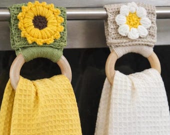 Soporte para toallas de ganchillo, decoración de cocina rústica, anillo para toallas de cocina colgantes, organizador de cocina hecho a mano, regalo de cocina de girasol y margarita de ganchillo
