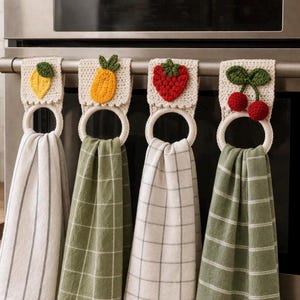 Soporte para toallas de ganchillo, decoración de cocina rústica, anillo para toallas de cocina colgantes, organizador de cocina hecho a mano, regalo para la cocina de frutas imagen 1