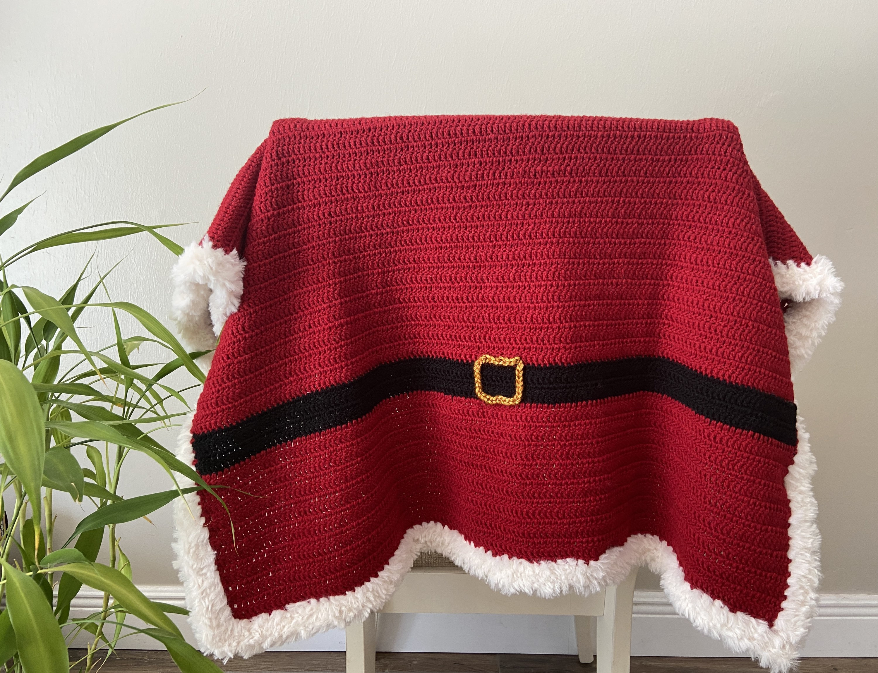 Santa's Crochet Blanket: Faux Fur Border, Christmas Decor (30"x30")