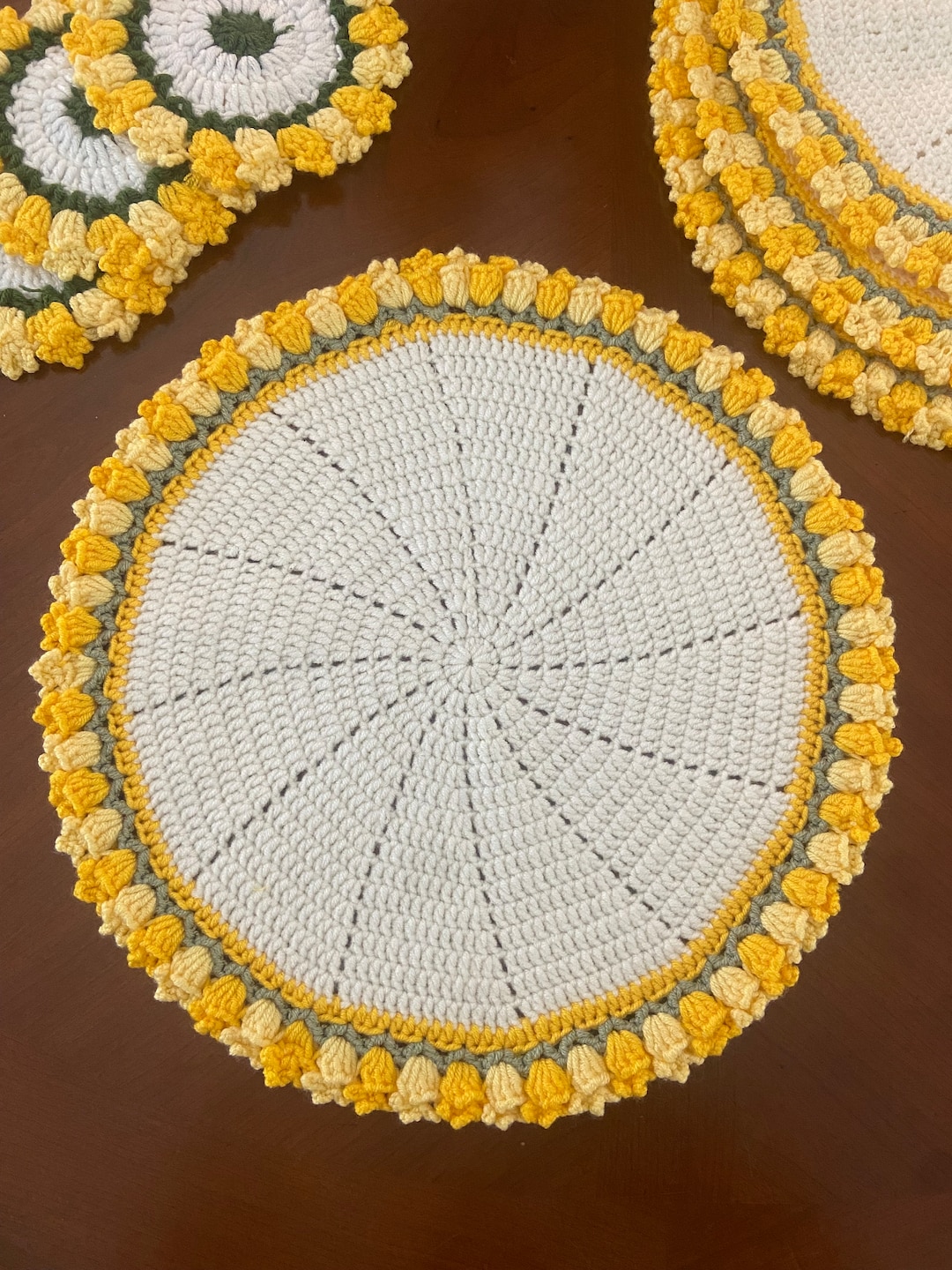 ハンドメイド かぎ針編み チューリップ ドイリー マット il_1080xN.5863744378_ohrr.jpg