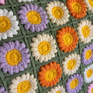 Crochet Daisy Granny Square Blanket: Colorful Acrylic Bamboo Throw (32x32 in)