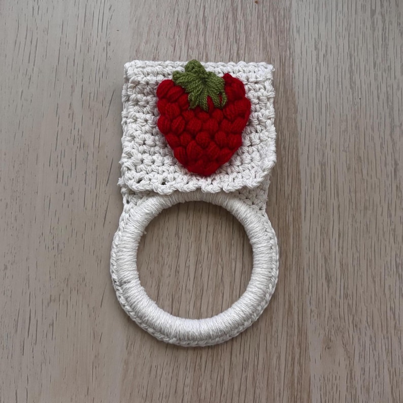 Soporte para toallas de ganchillo, decoración de cocina rústica, anillo para toallas de cocina colgantes, organizador de cocina hecho a mano, regalo para la cocina de frutas imagen 5