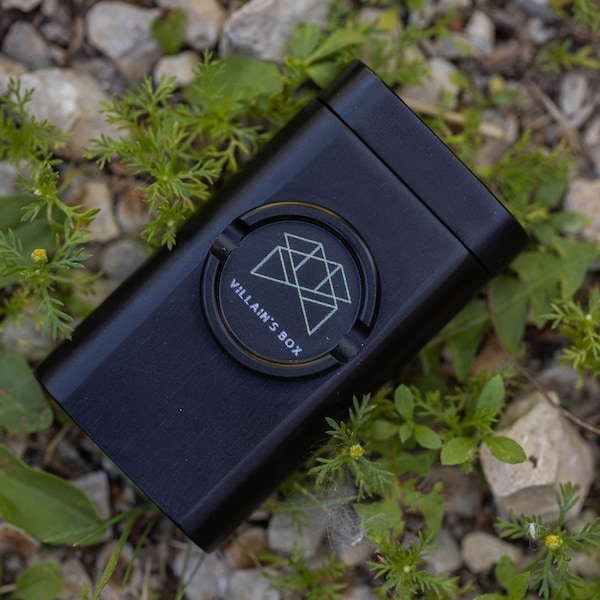 The Villains Box Dug Out With Herb Grinder | Sleek and Classy Design | Odor Proof and Discreet | Best Value