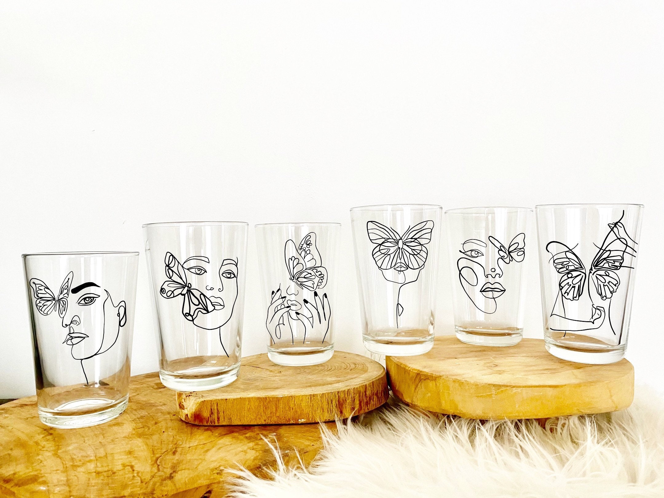 Set de Grands Verres à Eau Motif Femmes et Papillons Line Art